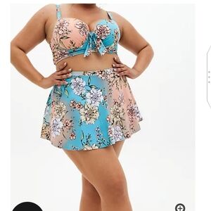 🆕👙 3X TORRID BLUE FLORAL BIKINI TOP AND SWIM SKIRT SET👙